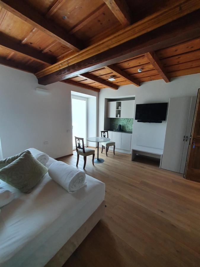 Casa Castagna 1620 Bed & Breakfast Mergozzo Bagian luar foto
